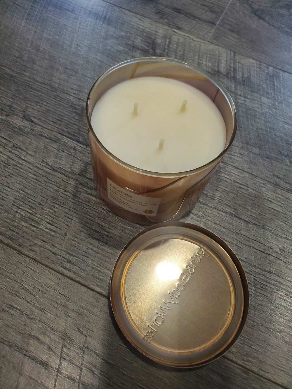 Bath And Body Works Leaves 3 Wick Candle - Picture 3 of 4